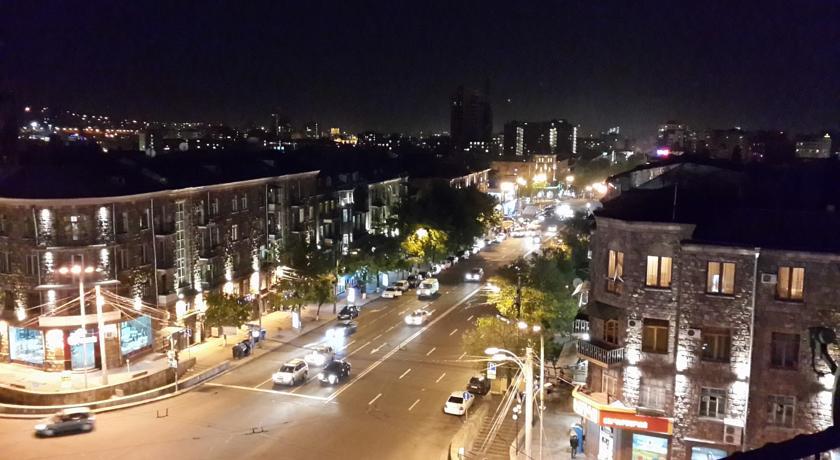 Yerevan-Sky With Terrace Rom bilde